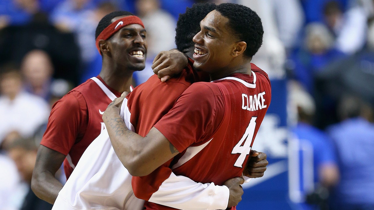 College Hoops Road Trip: Hog-wild opener in Kentucky